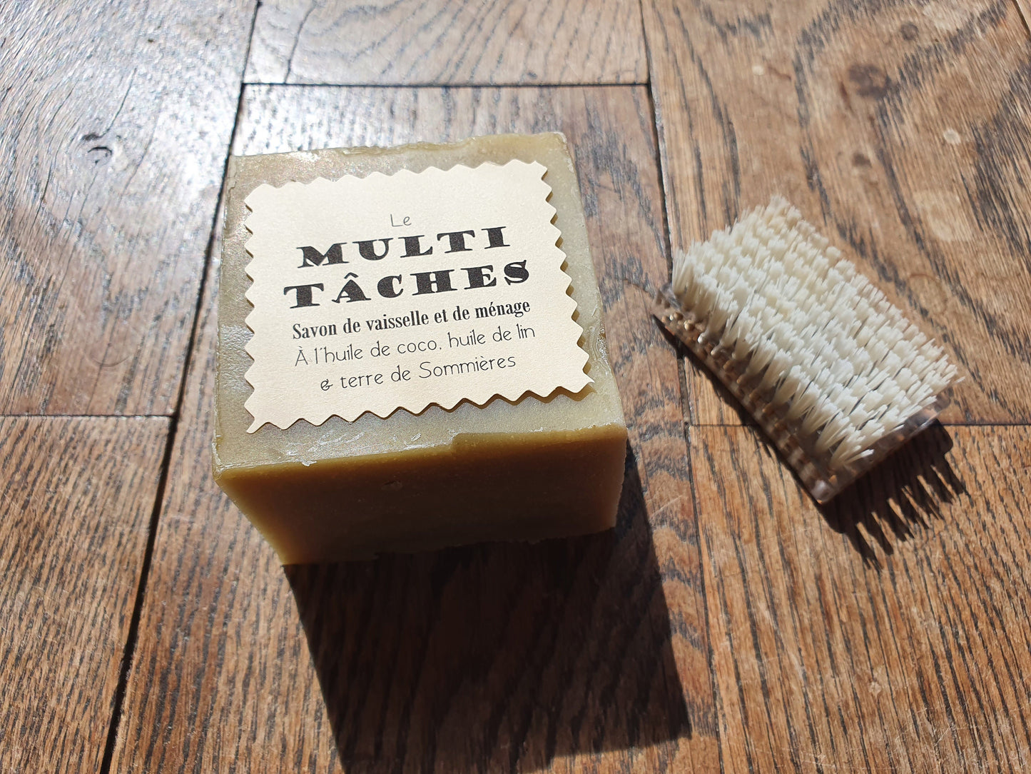 Le "Multi-tâches", savon de vaisselle et de ménage ultra-dégraissant et moussant à l'huile de lin, coco et terre de Sommières