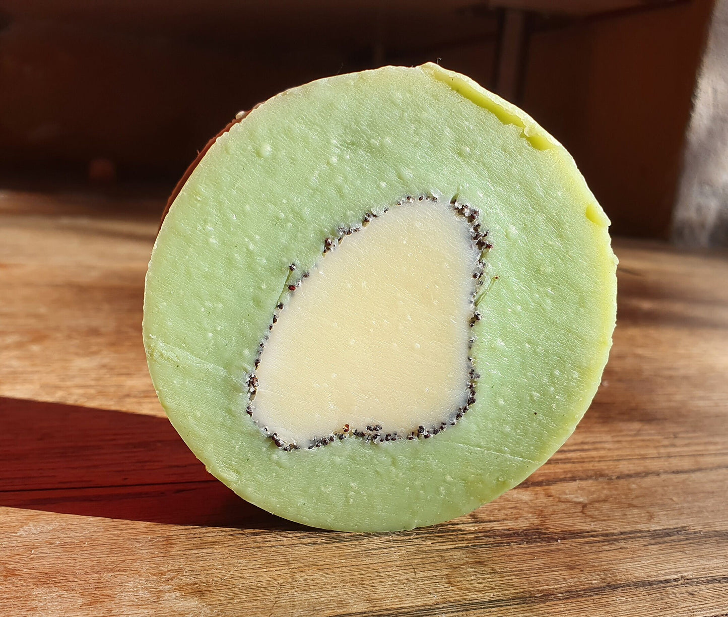 Le "Tutti Kiwi", savon artisanal surgras saponifié à froid frais aux huiles végétales et parfumé au fruit