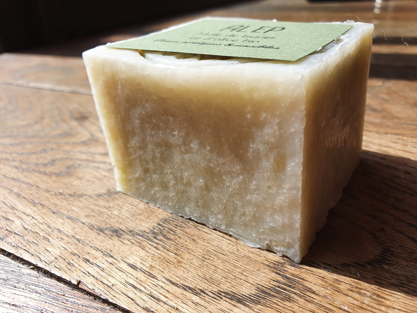 L'"Alep de Buzet", savon artisanal surgras saponifié à froid à l'huile de laurier et d'olive spécial peaux sensibles