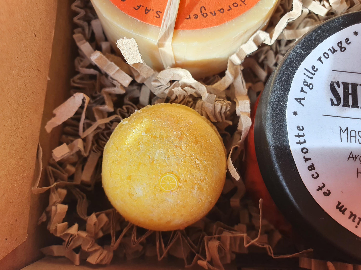 La "Sunny box", coffret ou boîte cadeau de soins complets pour une peau lumineuse et un teint éclatant