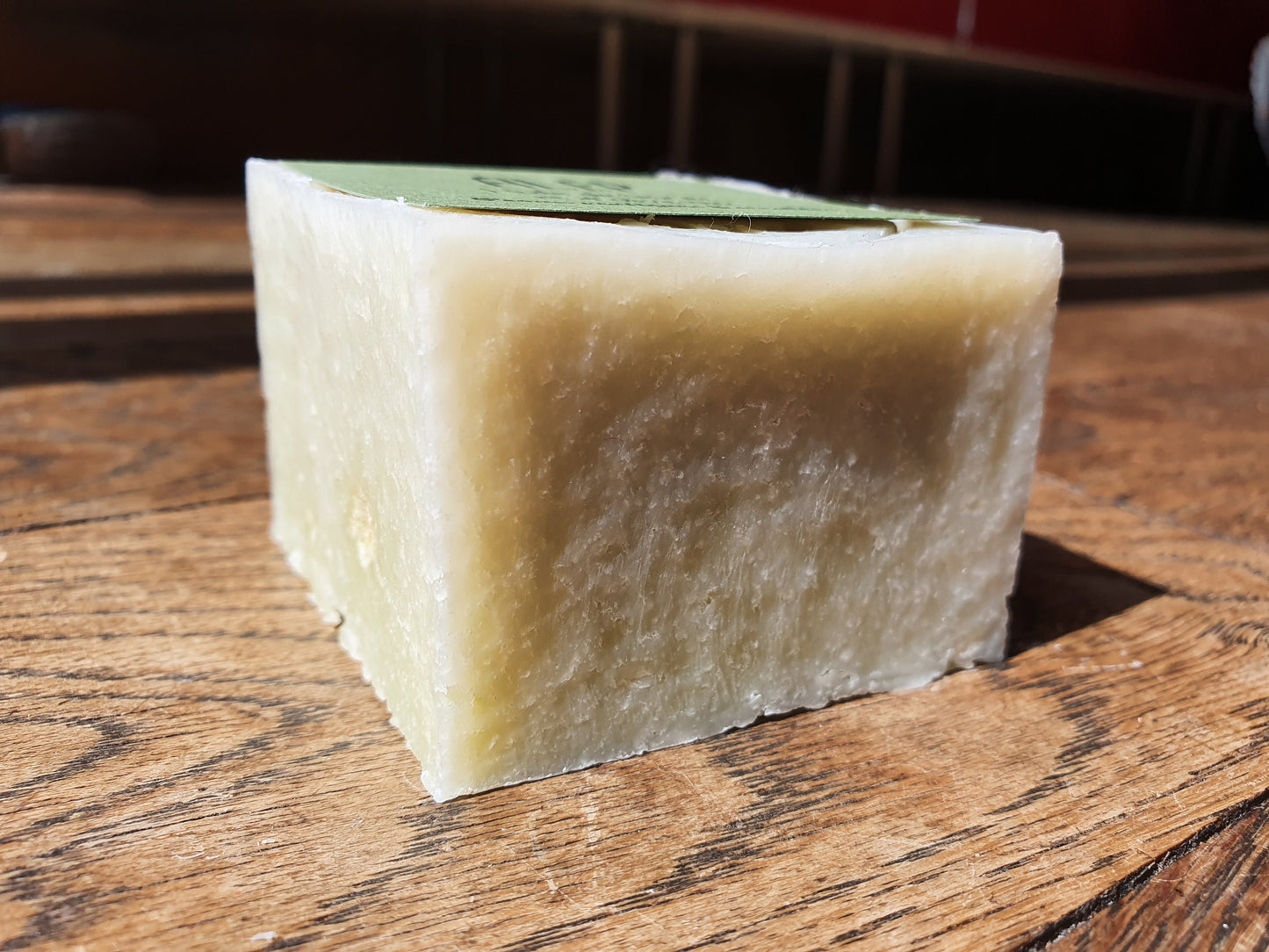 L'"Alep de Buzet", savon artisanal surgras saponifié à froid à l'huile de laurier et d'olive spécial peaux sensibles