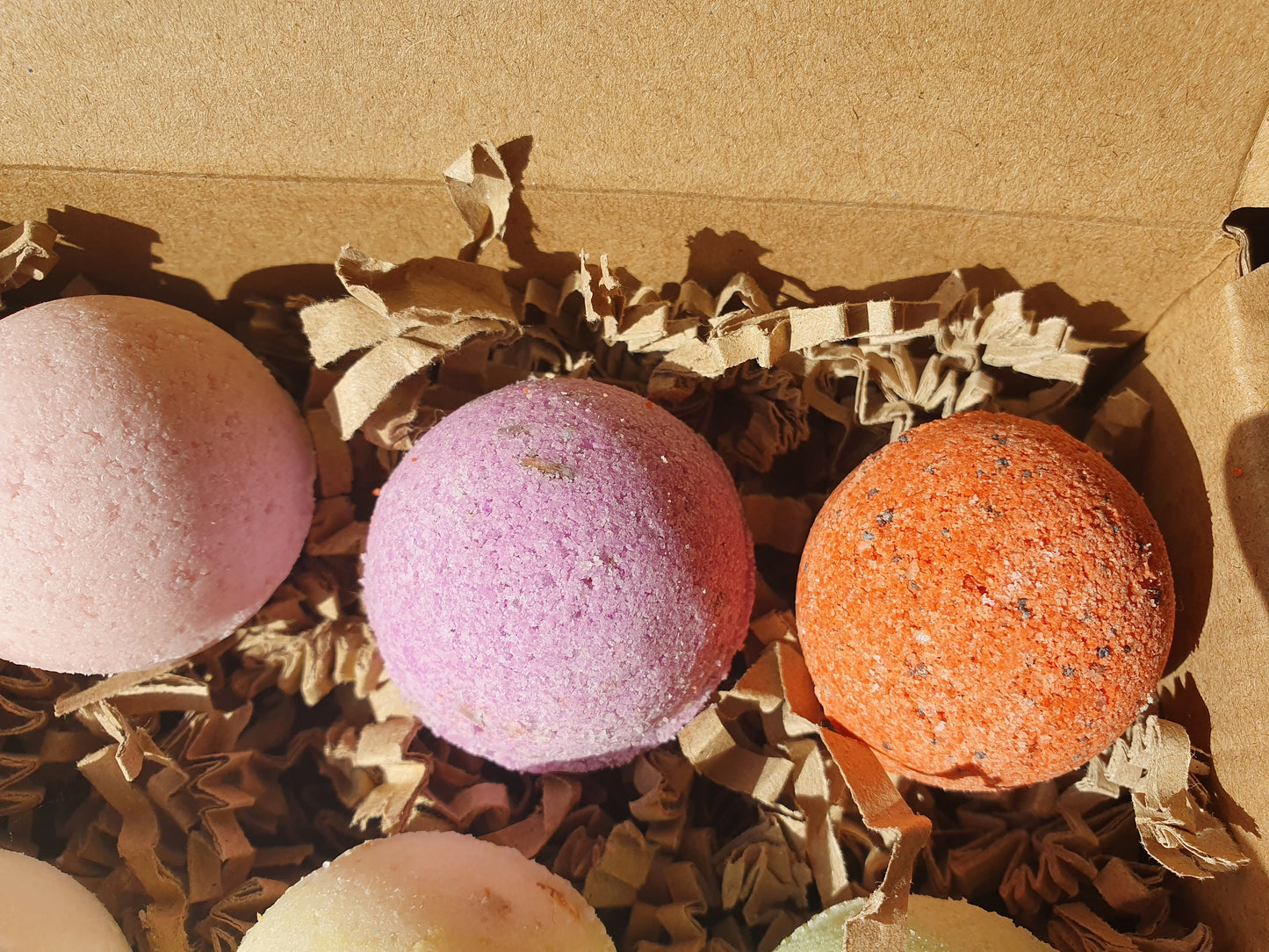 Les petites "Boules de bain", coffret de 6 petites bombes de bain artisanales, parfumées, hydratantes et effervescentes au beurre de karité et sel d'Epsom