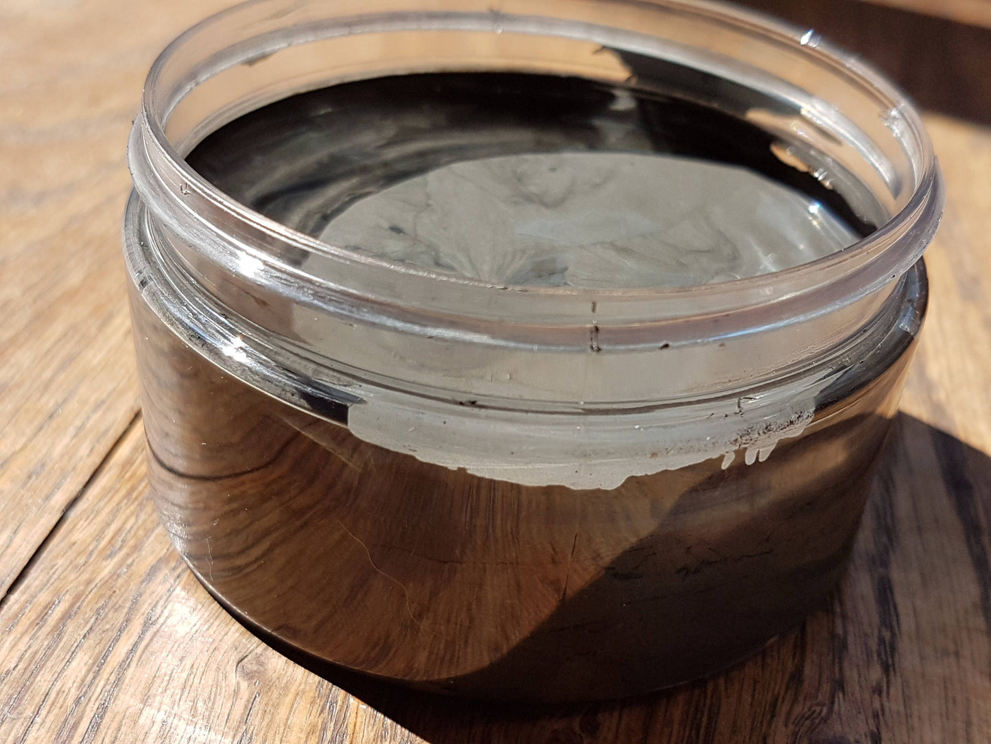 Le "Detox", masque visage détoxifiant et purifiant, au charbon végétal actif, argile jaune, huile de jojoba, glycérine, aloe vera et menthe