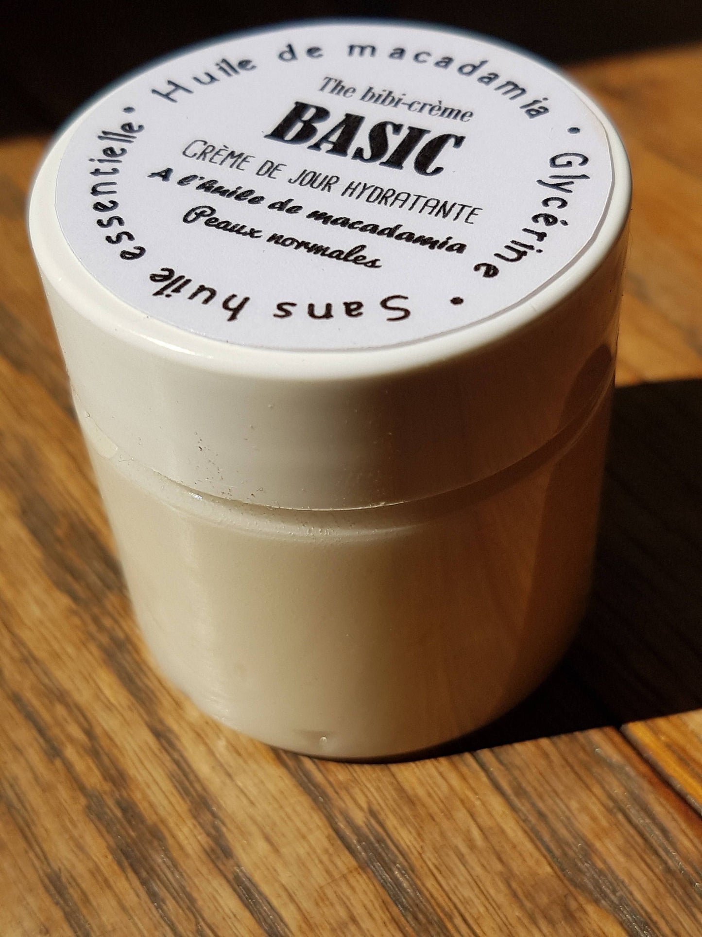 La "Basic", crème de jour hydratante minimaliste mais divine à l'huile de macadamia