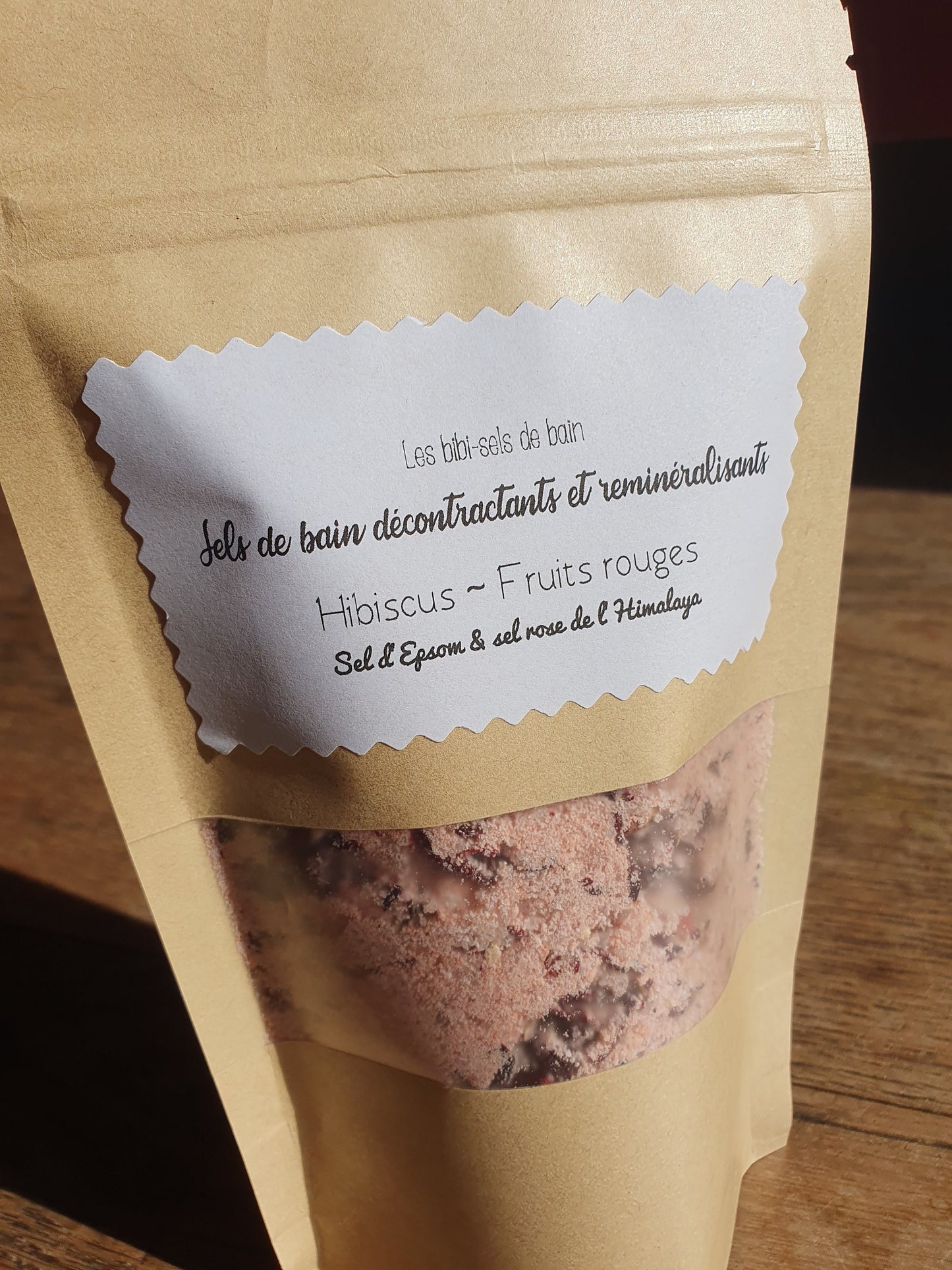 Sels de bain décontractants et reminéralisants "Hibiscus et fruits rouges" au sel rose de l'Himalaya et fleurs d'hibiscus