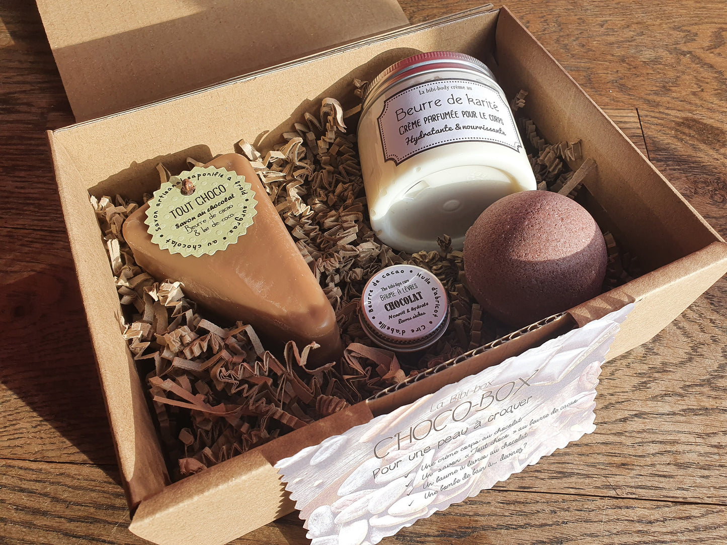 La "Choco-box", coffret ou boîte cadeau de soins complets au beurre de cacao pour les peaux gourmandes