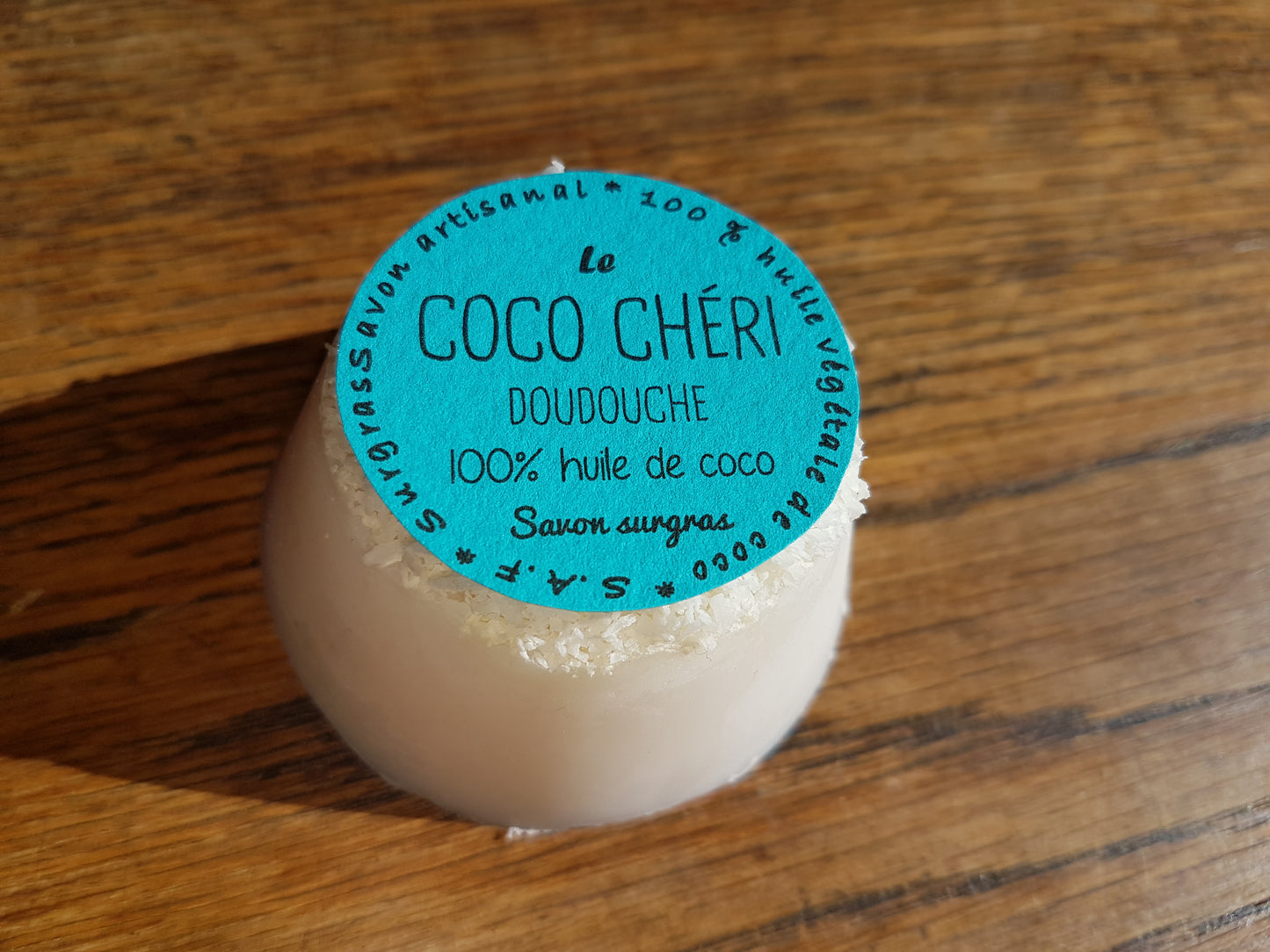 Le "Coco Chéri Doudouche", savon artisanal saponifié à froid très surgras 100% huile de coco et fragrance coco