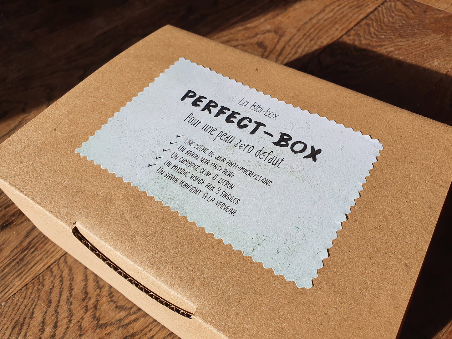 La "Perfect box", coffret ou boîte cadeau de soins complets anti acné et anti boutons pour une peau parfaite