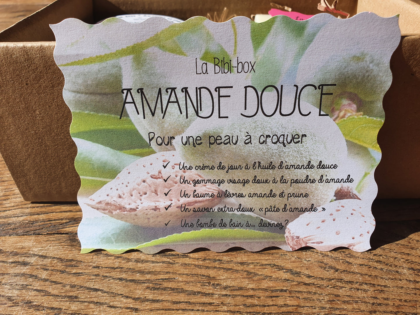 La "Amande douce box", coffret ou boïte cadeau de soins complets à l'amande douce pour une hydratation optimale