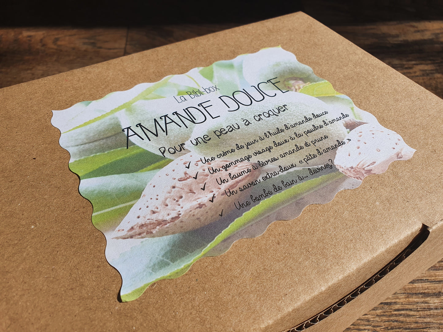 La "Amande douce box", coffret ou boïte cadeau de soins complets à l'amande douce pour une hydratation optimale