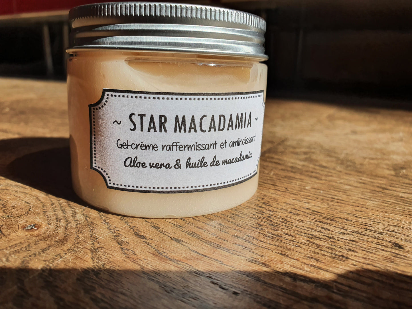 La "Star macadamia", crème fraîche en gel gelée minceur anti vergetures et anticellulite à l'huile végétale de macadamia, aloe vera et actifs amincissants