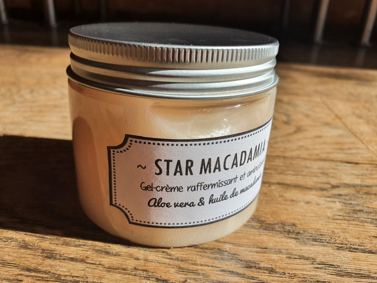 La "Star macadamia", crème fraîche en gel gelée minceur anti vergetures et anticellulite à l'huile végétale de macadamia, aloe vera et actifs amincissants