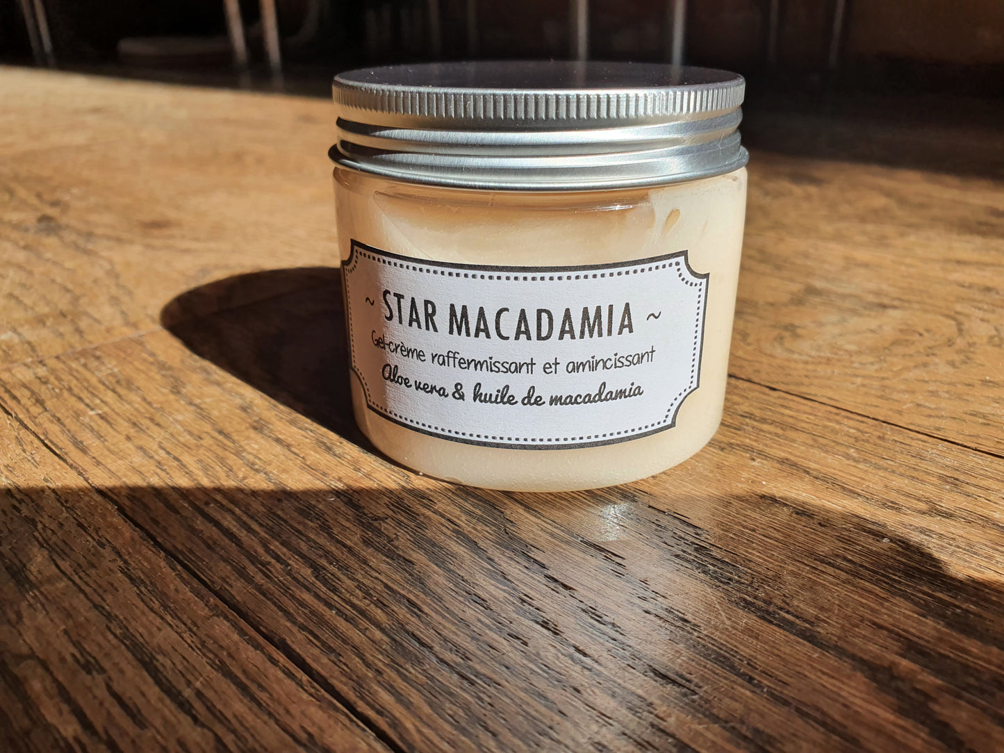 La "Star macadamia", crème fraîche en gel gelée minceur anti vergetures et anticellulite à l'huile végétale de macadamia, aloe vera et actifs amincissants