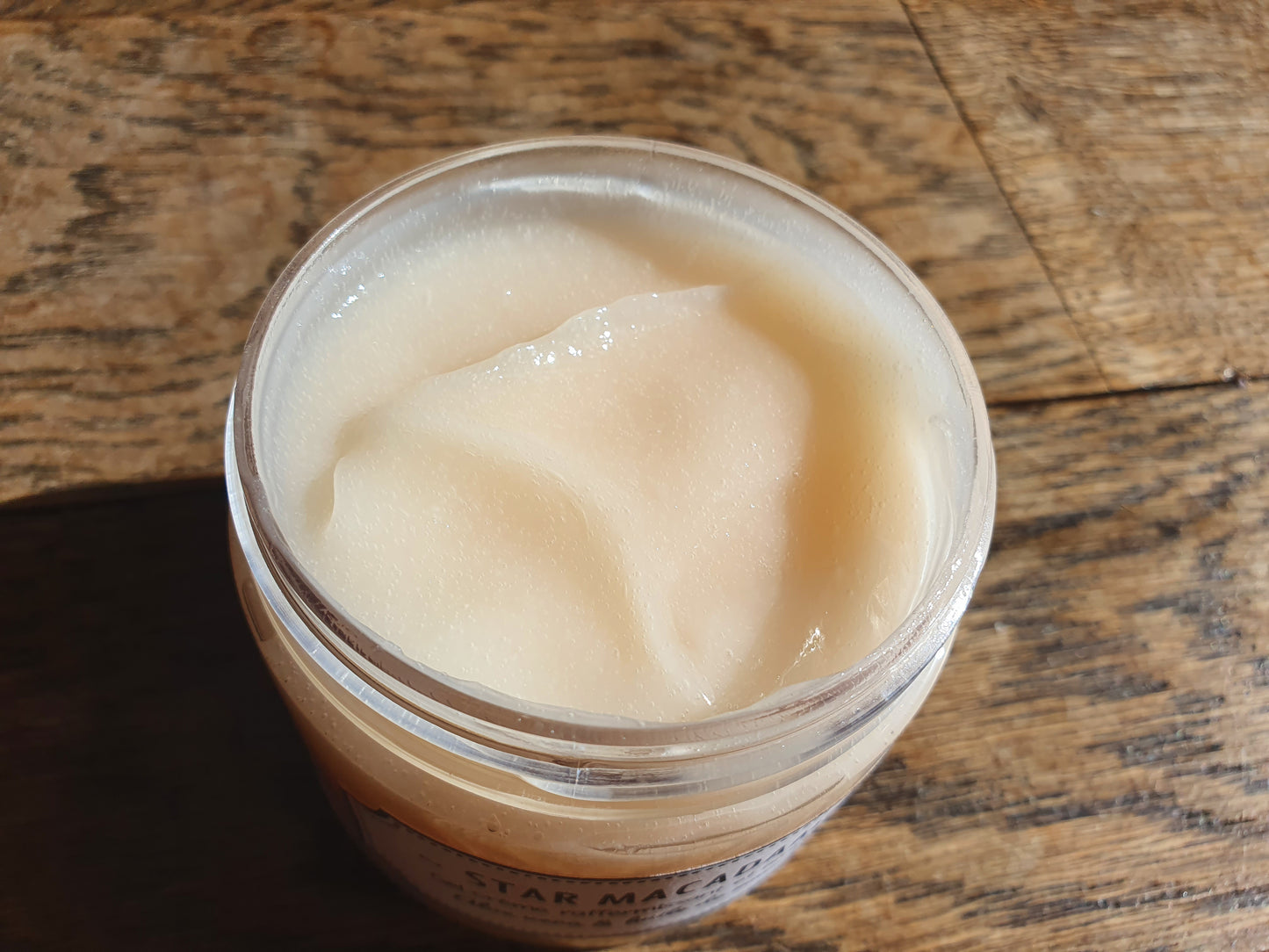 La "Star macadamia", crème fraîche en gel gelée minceur anti vergetures et anticellulite à l'huile végétale de macadamia, aloe vera et actifs amincissants