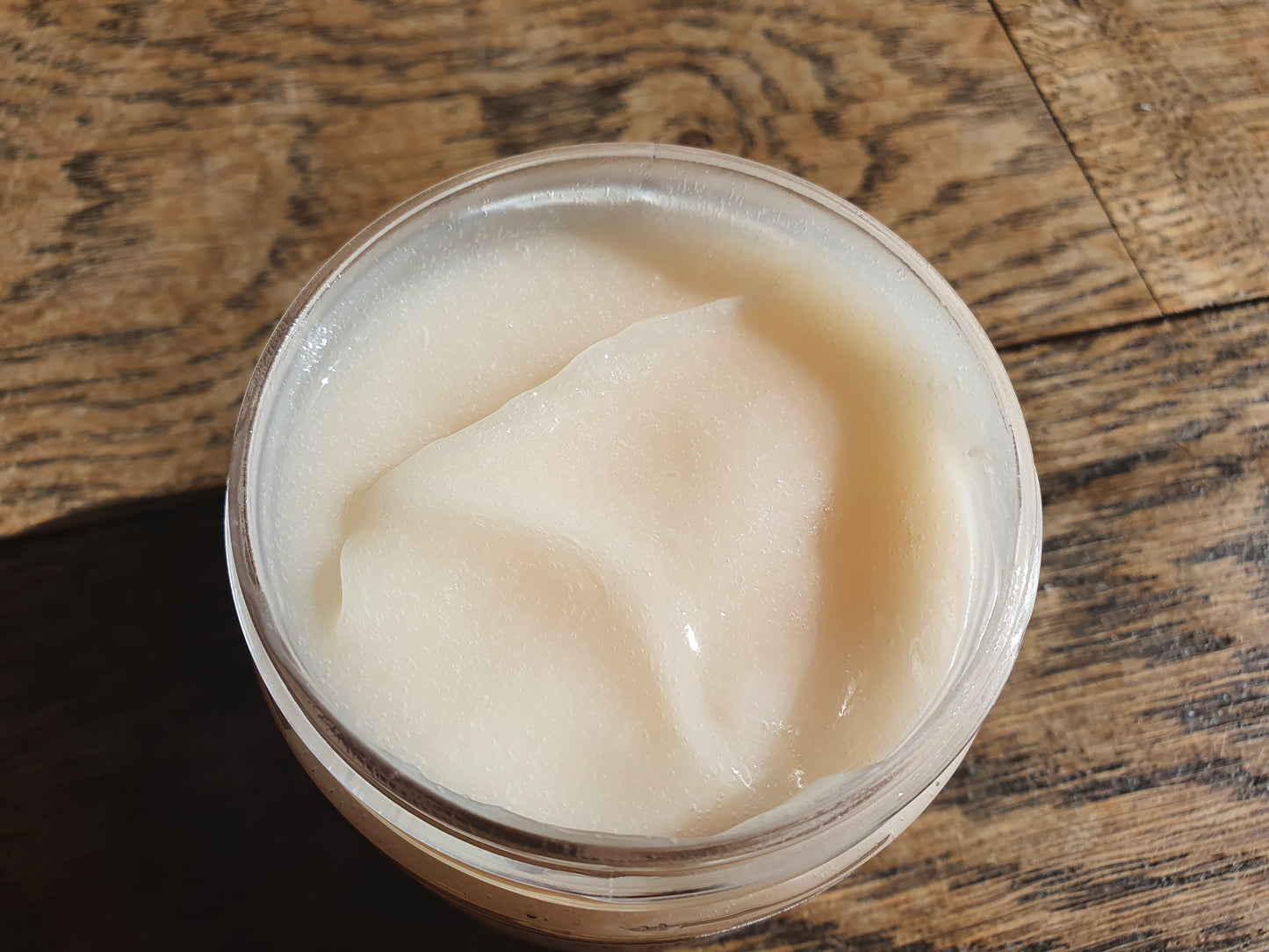 La "Star macadamia", crème fraîche en gel gelée minceur anti vergetures et anticellulite à l'huile végétale de macadamia, aloe vera et actifs amincissants