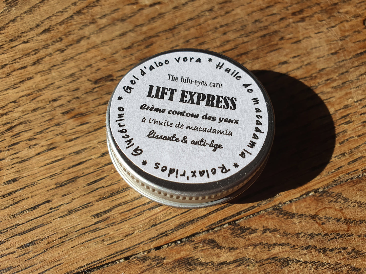 La "Lift Express", gel crème gelée contour des yeux anti âge et anti ride à l'aloe vera et huile de macadamia