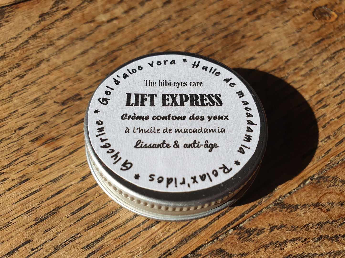 La "Lift Express", gel crème gelée contour des yeux anti âge et anti ride à l'aloe vera et huile de macadamia