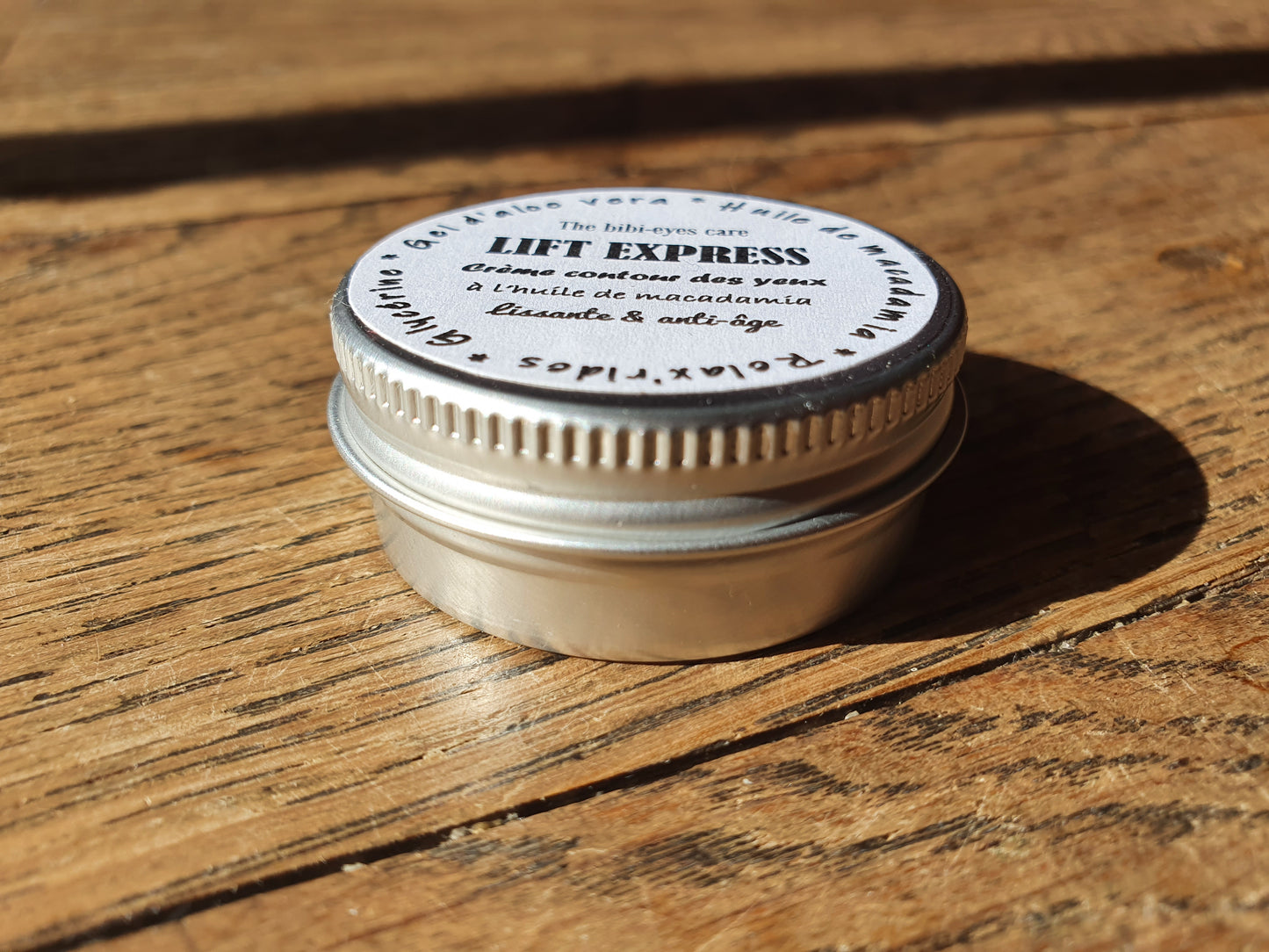 La "Lift Express", gel crème gelée contour des yeux anti âge et anti ride à l'aloe vera et huile de macadamia