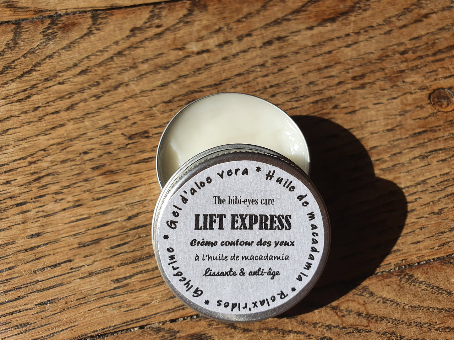 La "Lift Express", gel crème gelée contour des yeux anti âge et anti ride à l'aloe vera et huile de macadamia