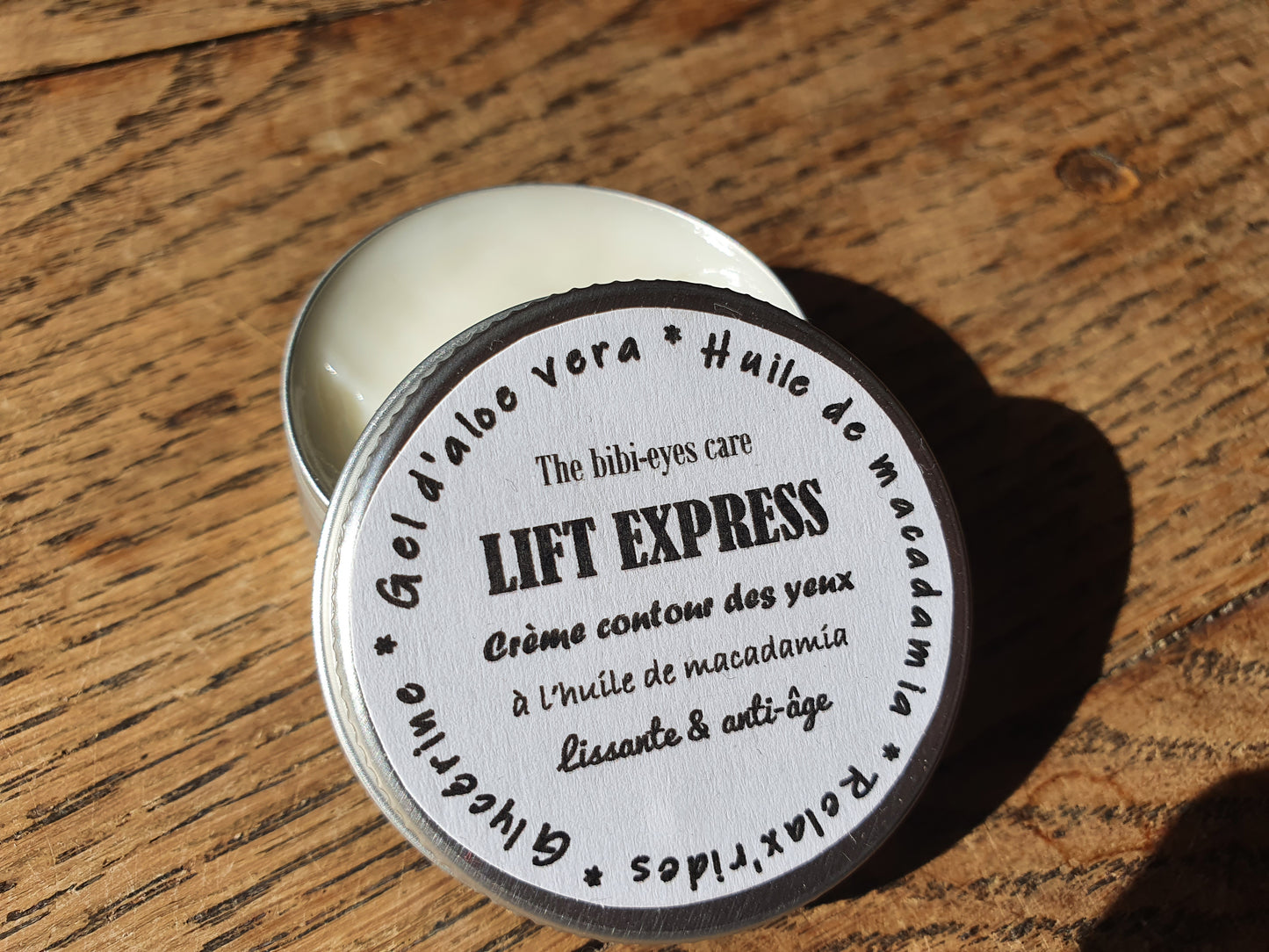 La "Lift Express", gel crème gelée contour des yeux anti âge et anti ride à l'aloe vera et huile de macadamia