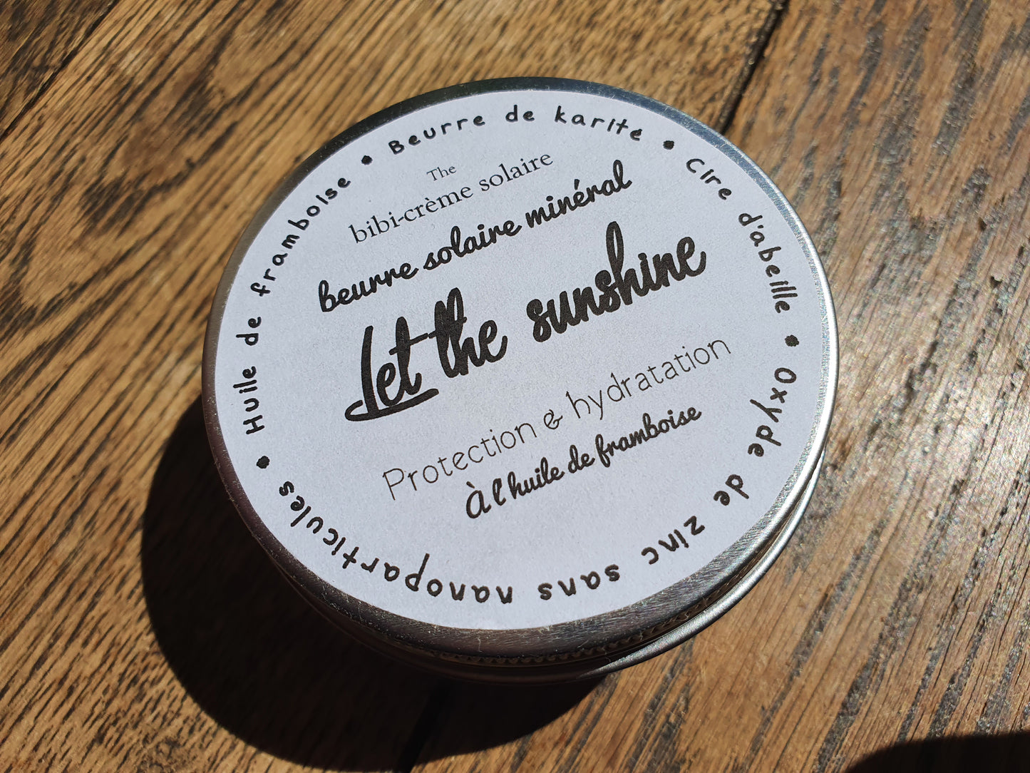 Le "Let the sunshine", beurre solaire protecteur, crème solaire minérale anti UV à l'oxyde de zinc, huile végétale de framboise, beurre de karité et cire d'abeille sans nanoparticules