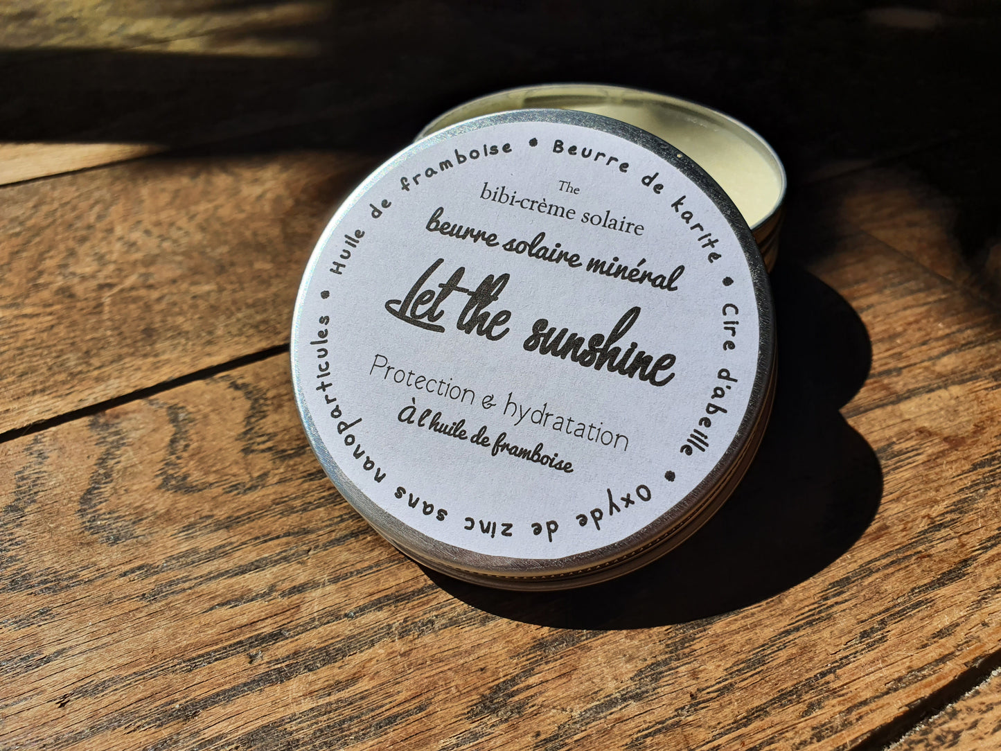 Le "Let the sunshine", beurre solaire protecteur, crème solaire minérale anti UV à l'oxyde de zinc, huile végétale de framboise, beurre de karité et cire d'abeille sans nanoparticules