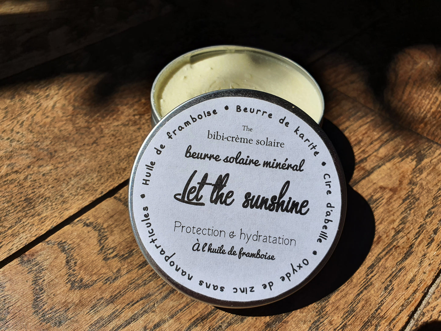 Le "Let the sunshine", beurre solaire protecteur, crème solaire minérale anti UV à l'oxyde de zinc, huile végétale de framboise, beurre de karité et cire d'abeille sans nanoparticules