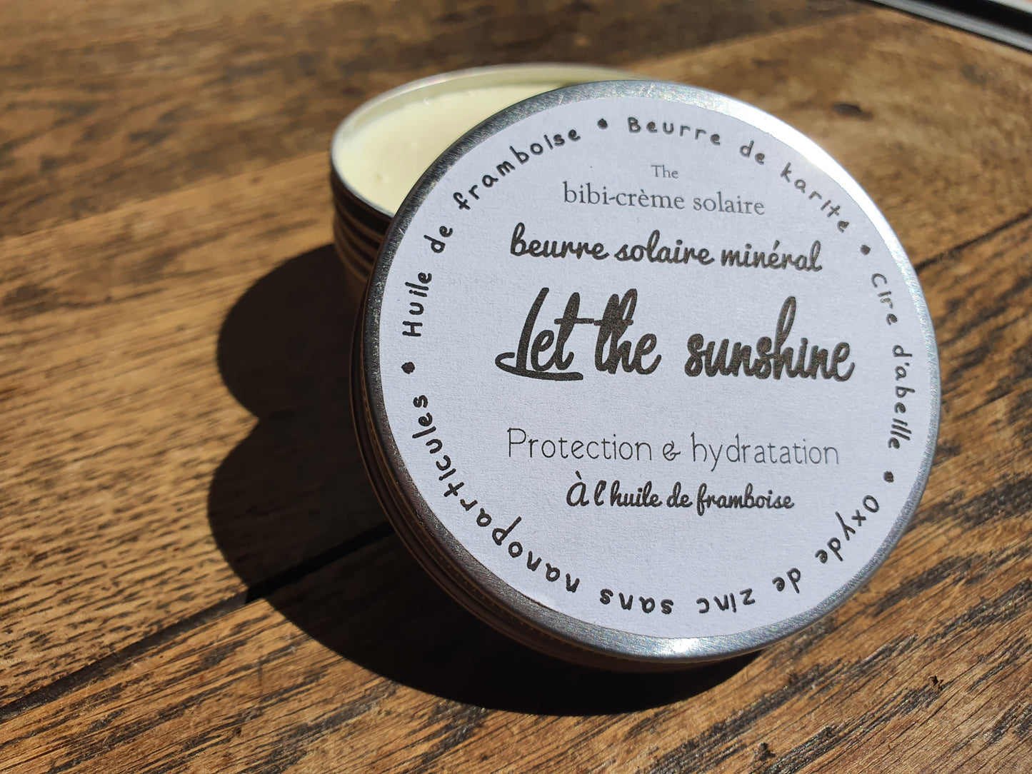 Le "Let the sunshine", beurre solaire protecteur, crème solaire minérale anti UV à l'oxyde de zinc, huile végétale de framboise, beurre de karité et cire d'abeille sans nanoparticules