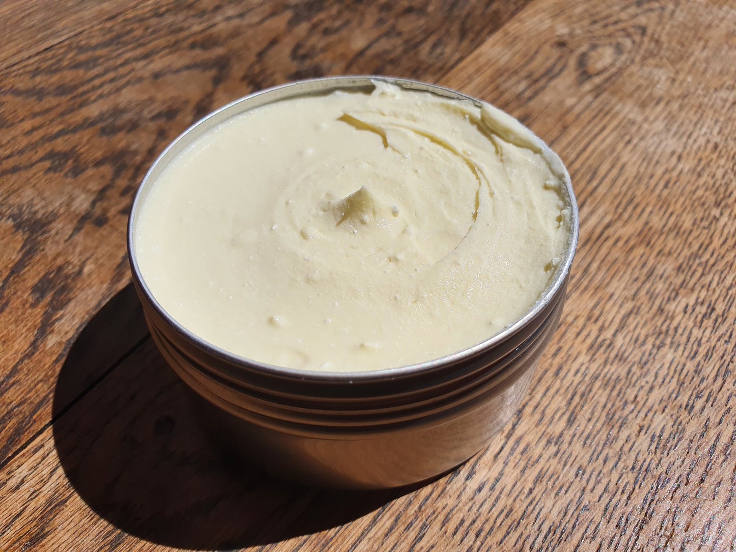 Le "Let the sunshine", beurre solaire protecteur, crème solaire minérale anti UV à l'oxyde de zinc, huile végétale de framboise, beurre de karité et cire d'abeille sans nanoparticules