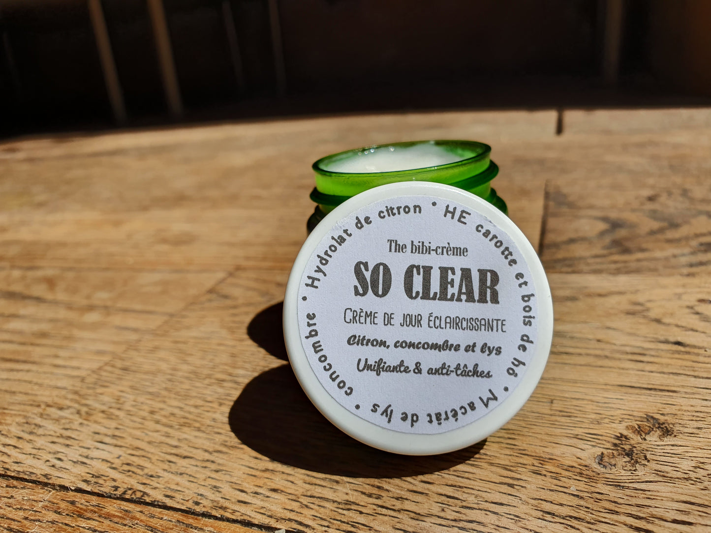 La "So Clear", crème de jour hydratante éclaircissante à l'huile de lys, concombre, huile essentielle de carotte et de citron