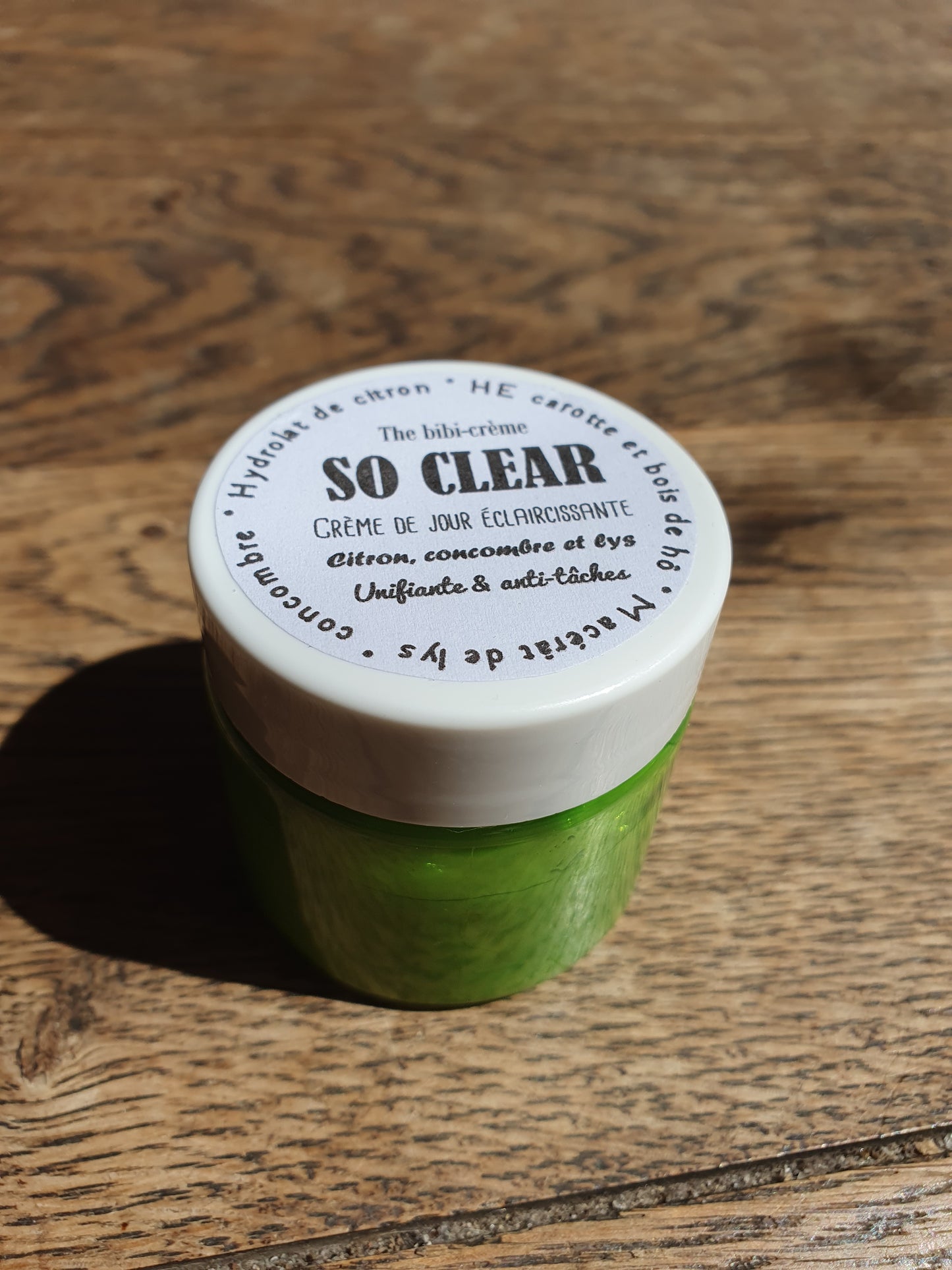 La "So Clear", crème de jour hydratante éclaircissante à l'huile de lys, concombre, huile essentielle de carotte et de citron