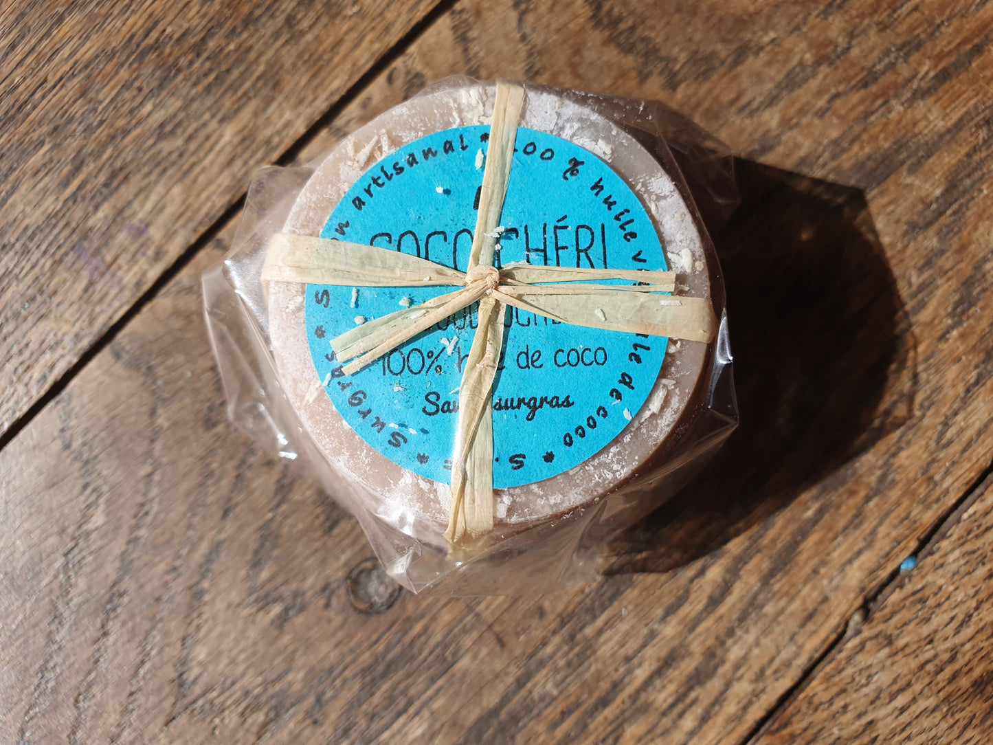 Le "Coco Chéri Doudouche", savon artisanal saponifié à froid très surgras 100% huile de coco et fragrance coco