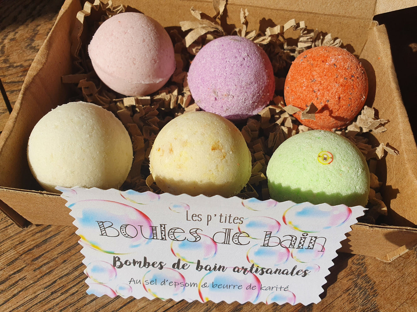 Les petites "Boules de bain", coffret de 6 petites bombes de bain artisanales, parfumées, hydratantes et effervescentes au beurre de karité et sel d'Epsom