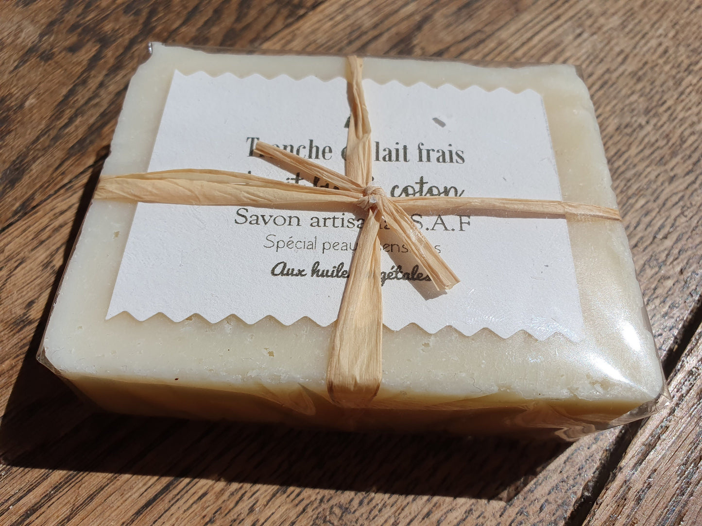 Le "Handy Crush", savon artisanal surgras saponifié à froid désincrustant à la polenta, graines de pavot et huiles végétales pour les mains cuisinières ou bricoleuses