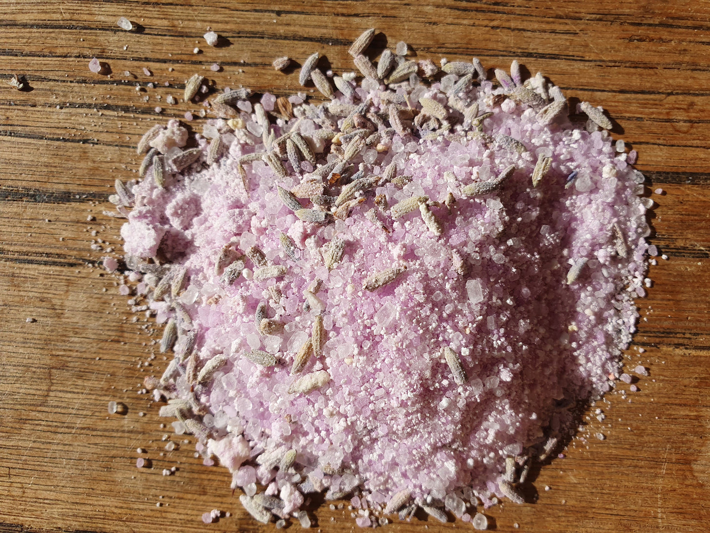 Sels de bain décontractants et reminéralisants aux fleurs de lavande et huile essentielle de lavande