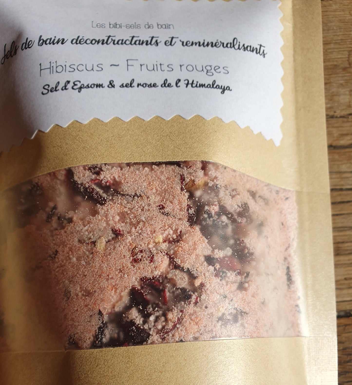 Sels de bain décontractants et reminéralisants "Hibiscus et fruits rouges" au sel rose de l'Himalaya et fleurs d'hibiscus