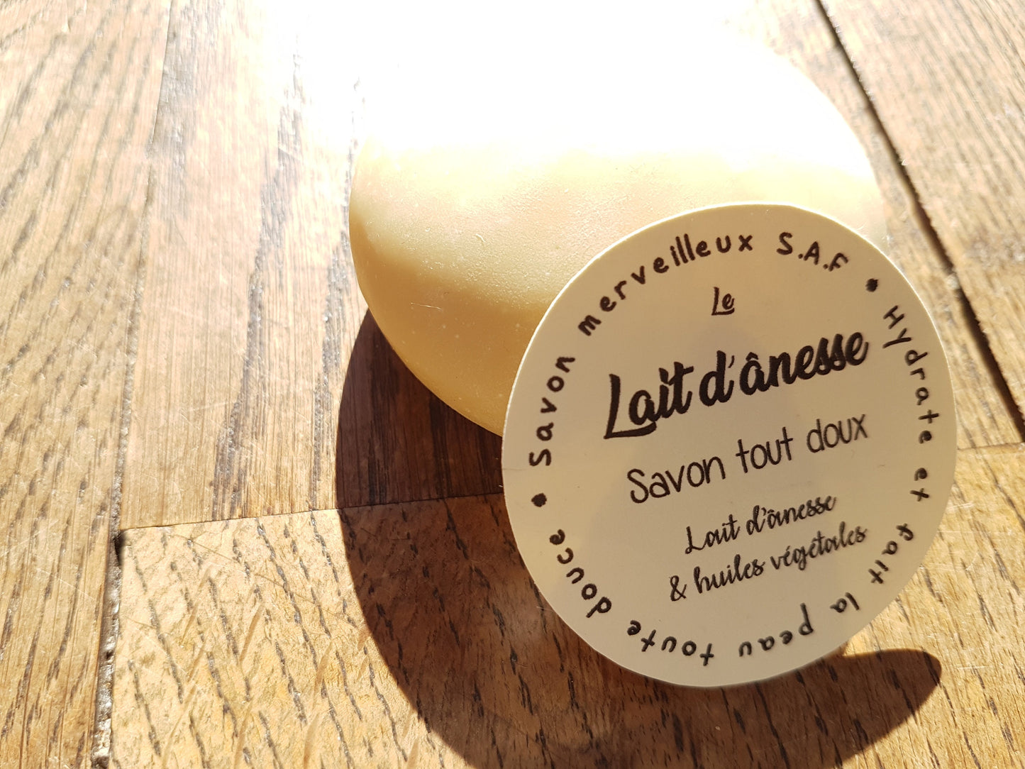 Le "Lait d'ânesse", savon artisanal surgras saponifié à froid extra doux au lait d'ânesse et huiles végétales pour les peaux sèches et déshydratées