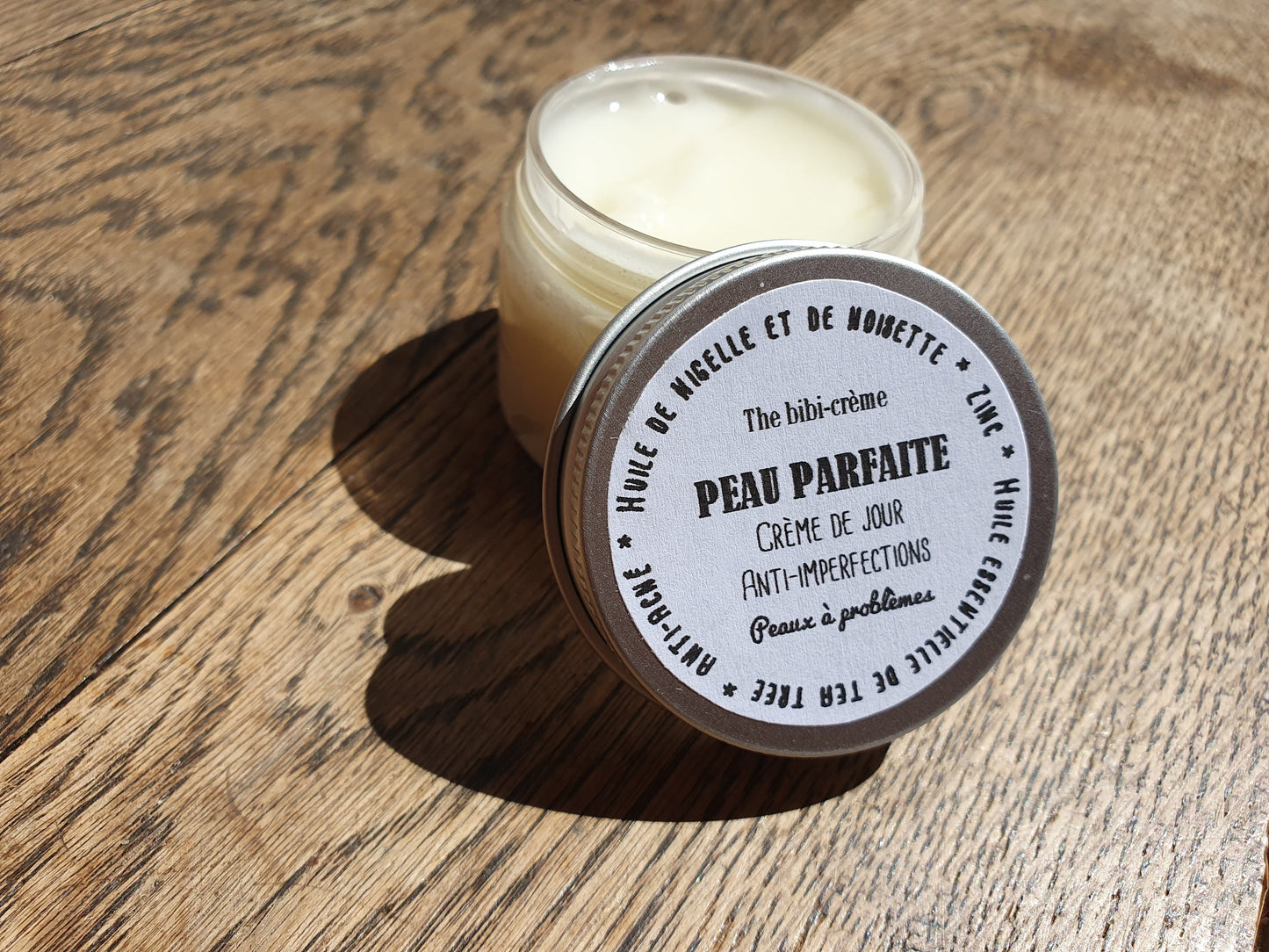 La "Peau parfaite", crème de jour légère zéro bouton anti acné à l'huile essentielle de tea tree, huiles de noisette et nigelle