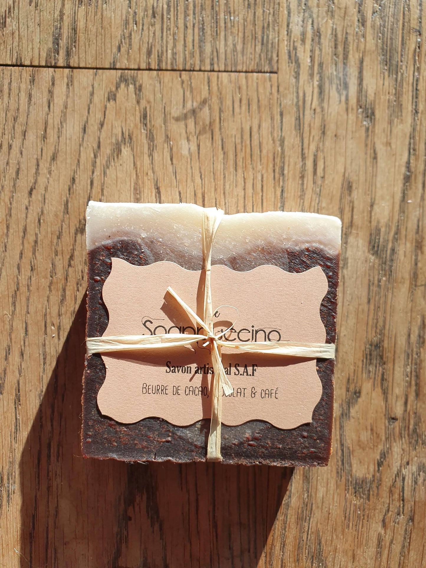 Le "Soappuccino", savon artisanal surgras saponifié à froid marbré au chocolat, café, huiles végétales et beurre de cacao