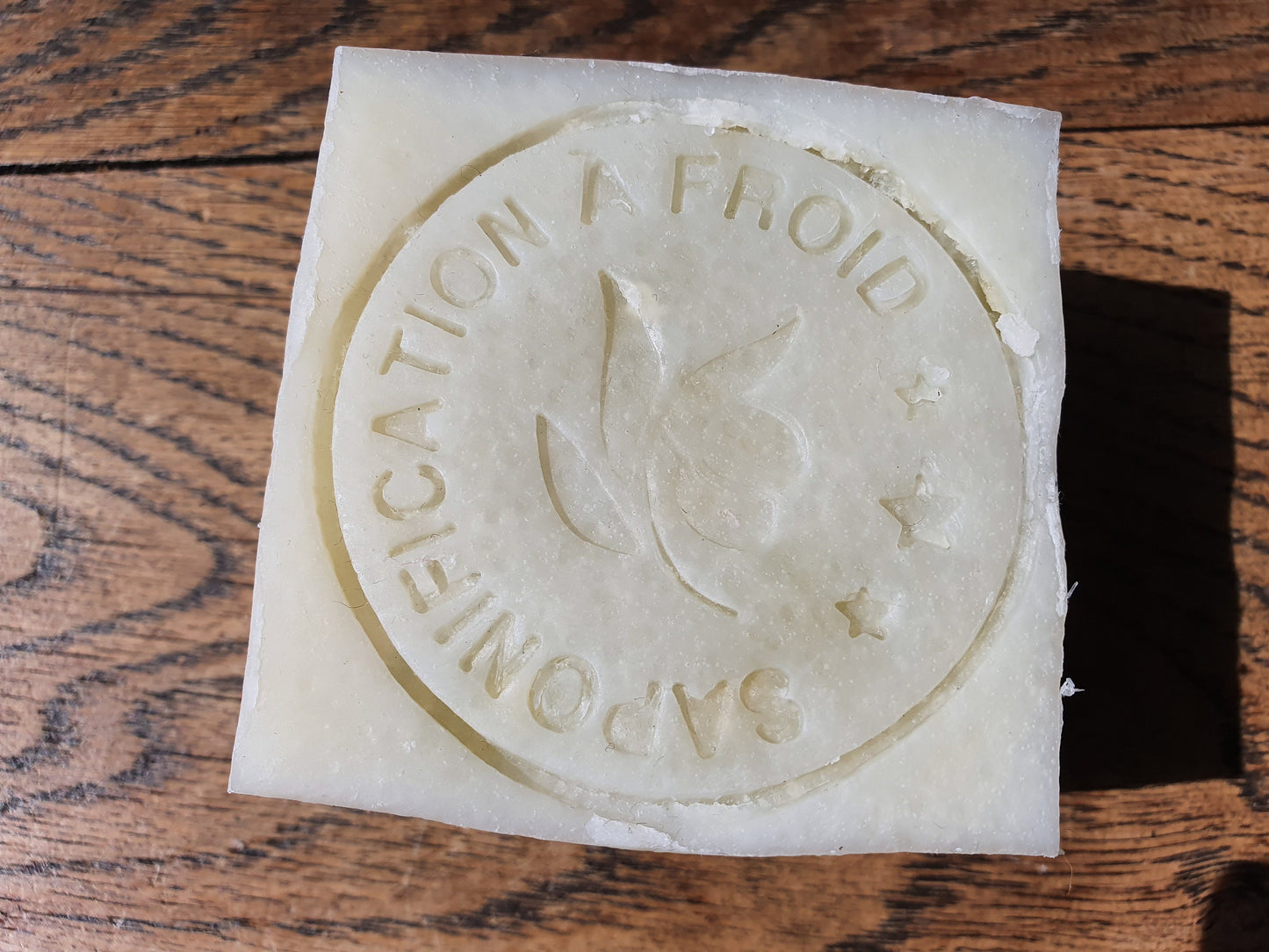 L'"Alep de Buzet", savon artisanal surgras saponifié à froid à l'huile de laurier et d'olive spécial peaux sensibles