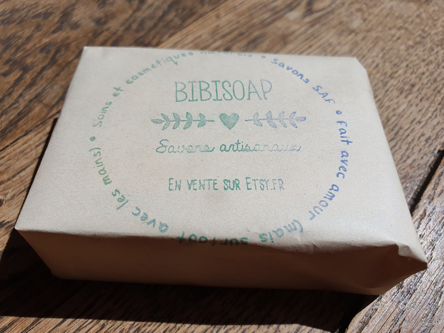 Le "Mouss'mouss", savon artisanal surgras saponifié à froid douceur et hydratation à l'huile d'argan, au rhassoul et huiles essentielles de cèdre, menthe et orange douce