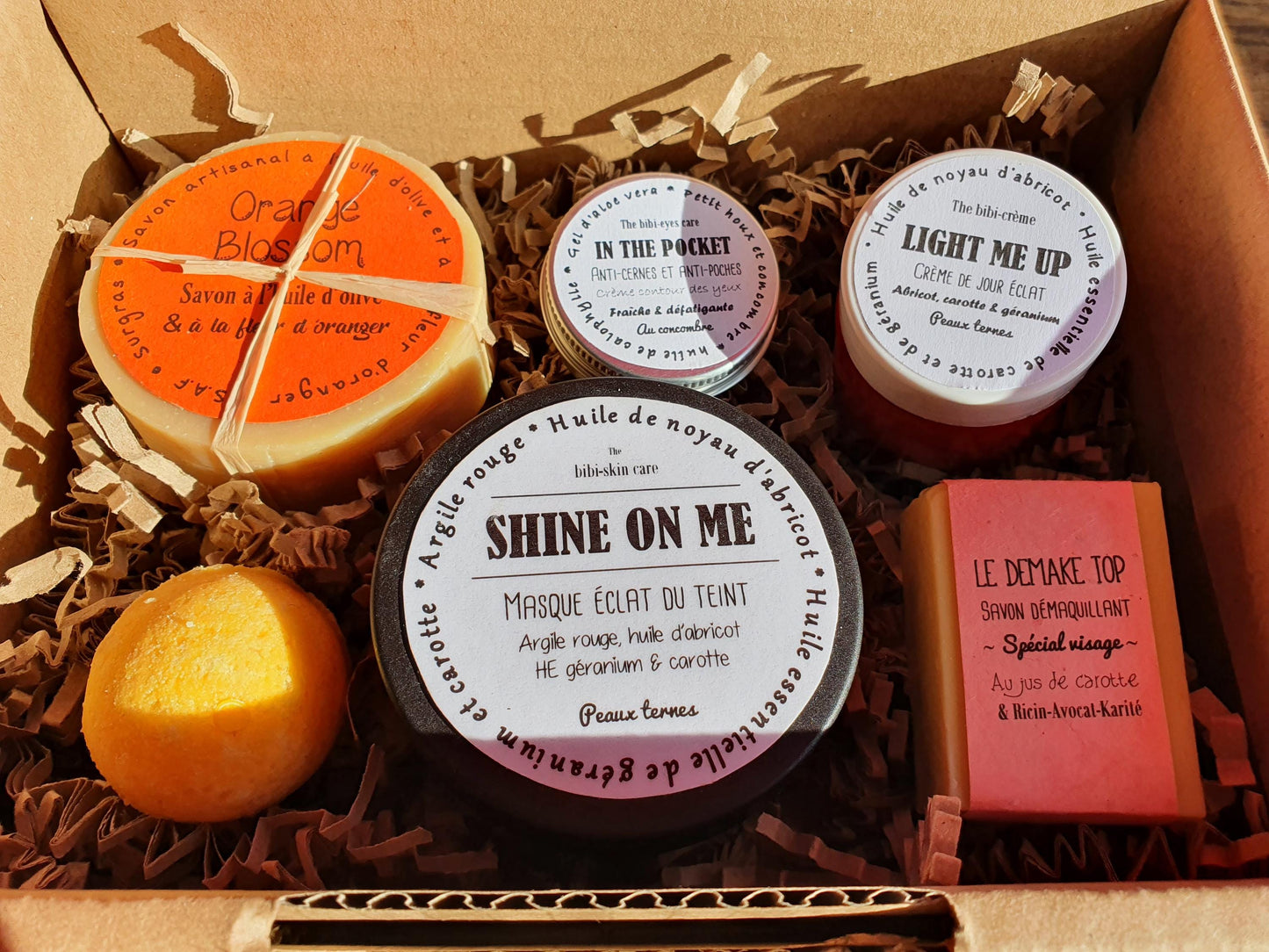 La "Sunny box", coffret ou boîte cadeau de soins complets pour une peau lumineuse et un teint éclatant