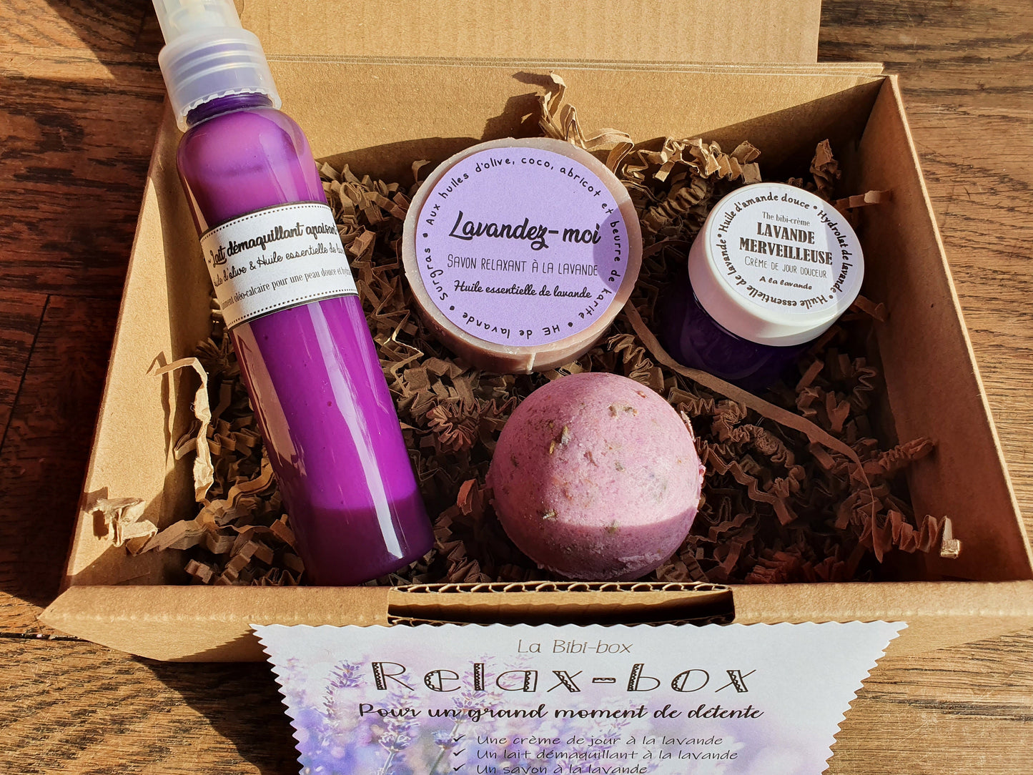 La "Relax-box", coffret ou boîte cadeau de soins complets à la lavande pour un grand moment de détente