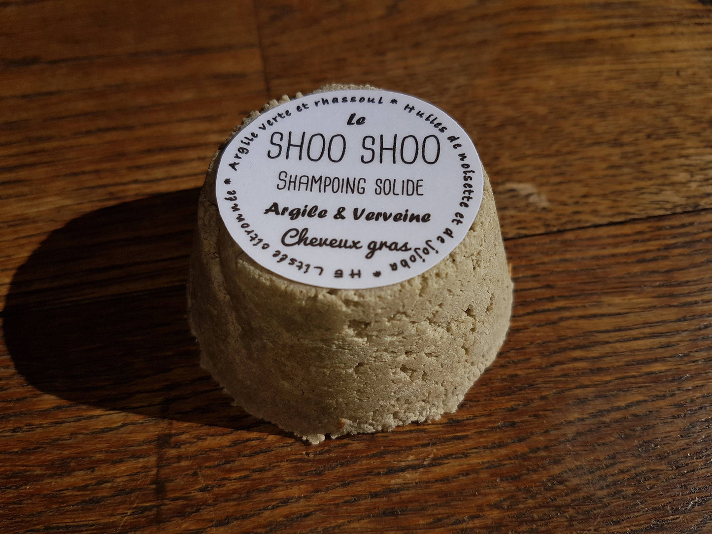 Le "Shoo Shoo cheveux gras", shampoing solide artisanal purifiant aux argiles, huile de noisette, jojoba et huile essentielle de litsée citronnée