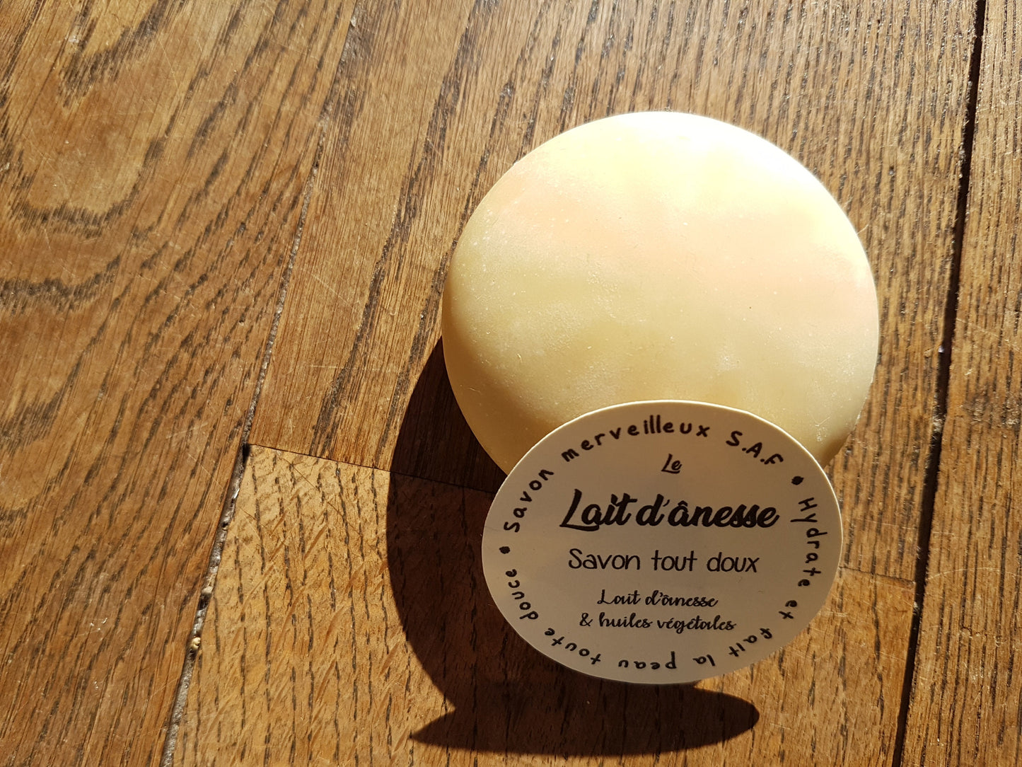 Le "Lait d'ânesse", savon artisanal surgras saponifié à froid extra doux au lait d'ânesse et huiles végétales pour les peaux sèches et déshydratées