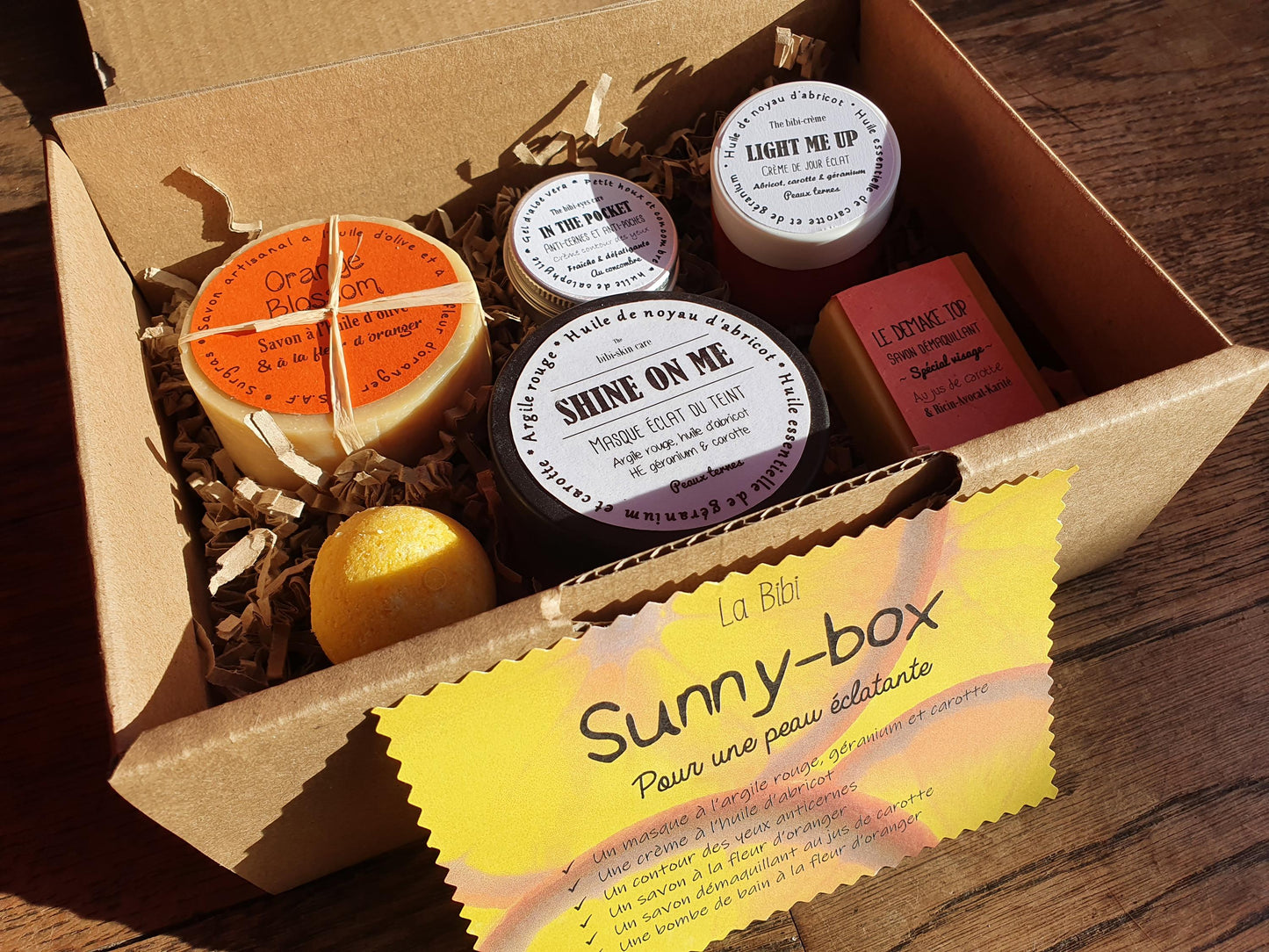 La "Sunny box", coffret ou boîte cadeau de soins complets pour une peau lumineuse et un teint éclatant