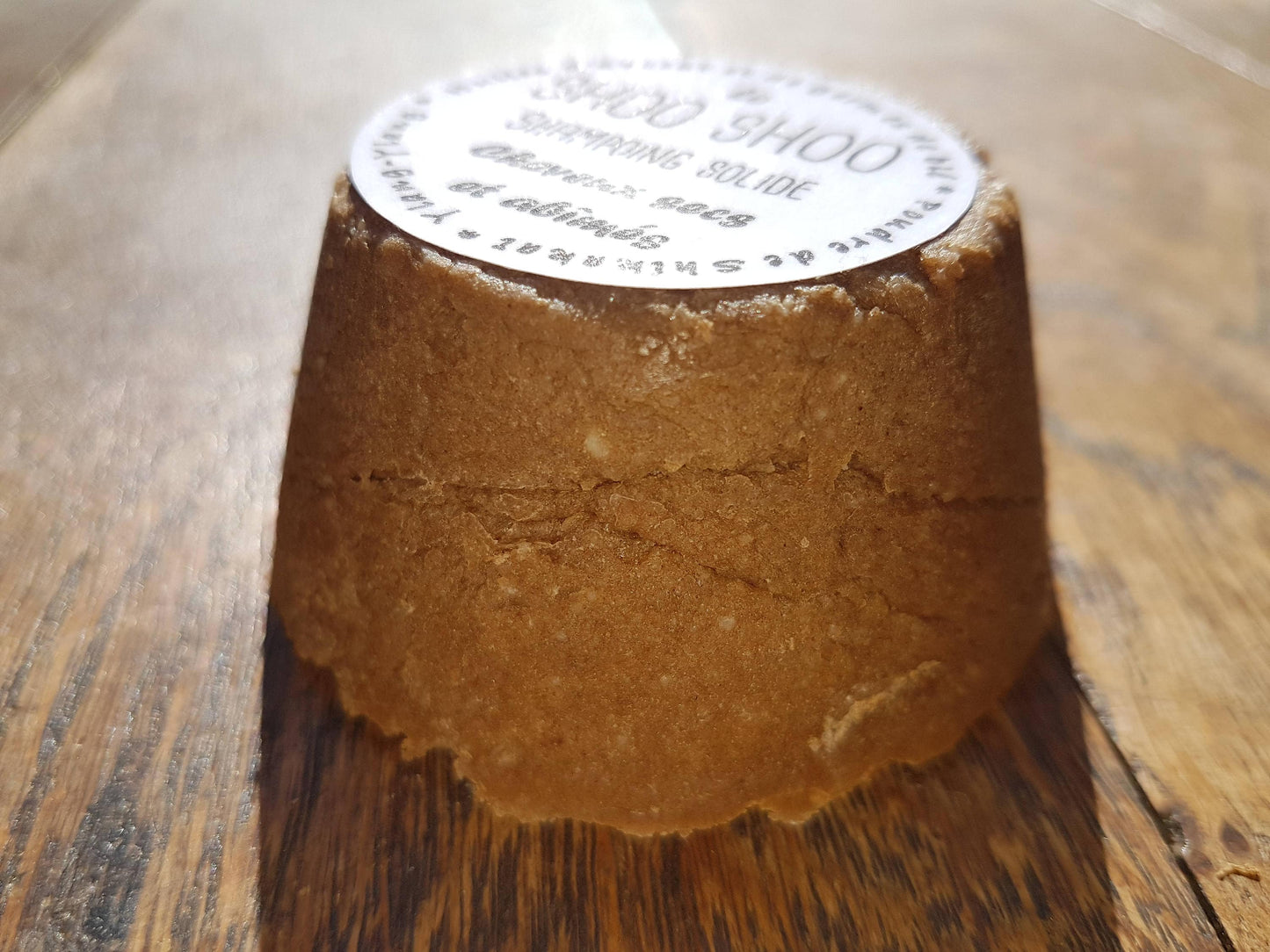 Le "Shoo Shoo cheveux secs et abîmés", shampoing solide artisanal à l'huile d'avocat, coco, ricin et huile essentielle d'ylang-ylang pour une hydratation optimale