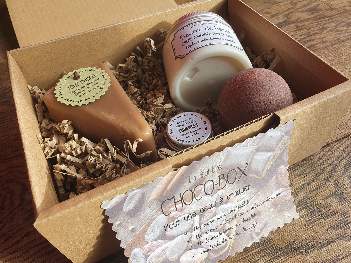 La "Choco-box", coffret ou boîte cadeau de soins complets au beurre de cacao pour les peaux gourmandes