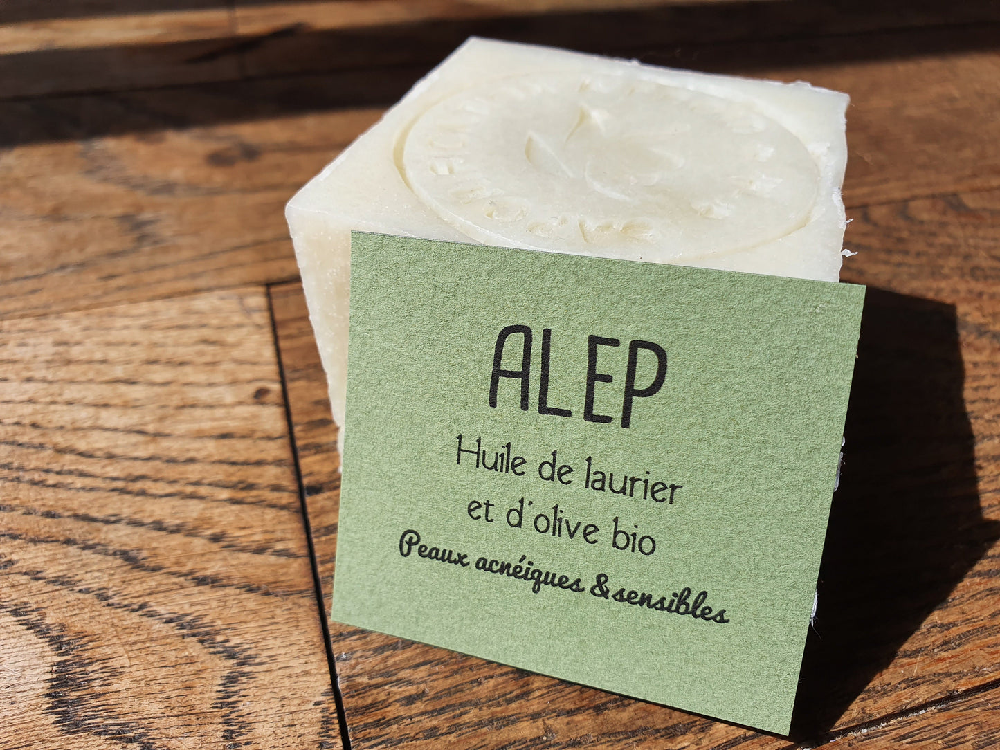 L'"Alep de Buzet", savon artisanal surgras saponifié à froid à l'huile de laurier et d'olive spécial peaux sensibles