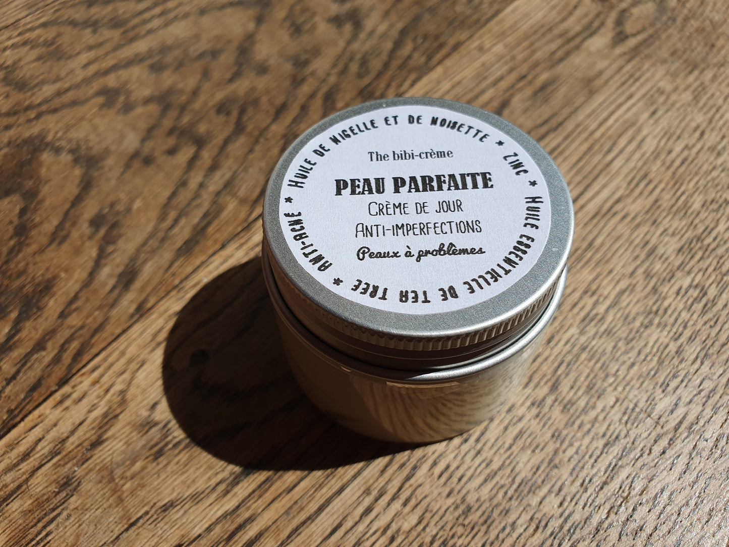 La "Peau parfaite", crème de jour légère zéro bouton anti acné à l'huile essentielle de tea tree, huiles de noisette et nigelle
